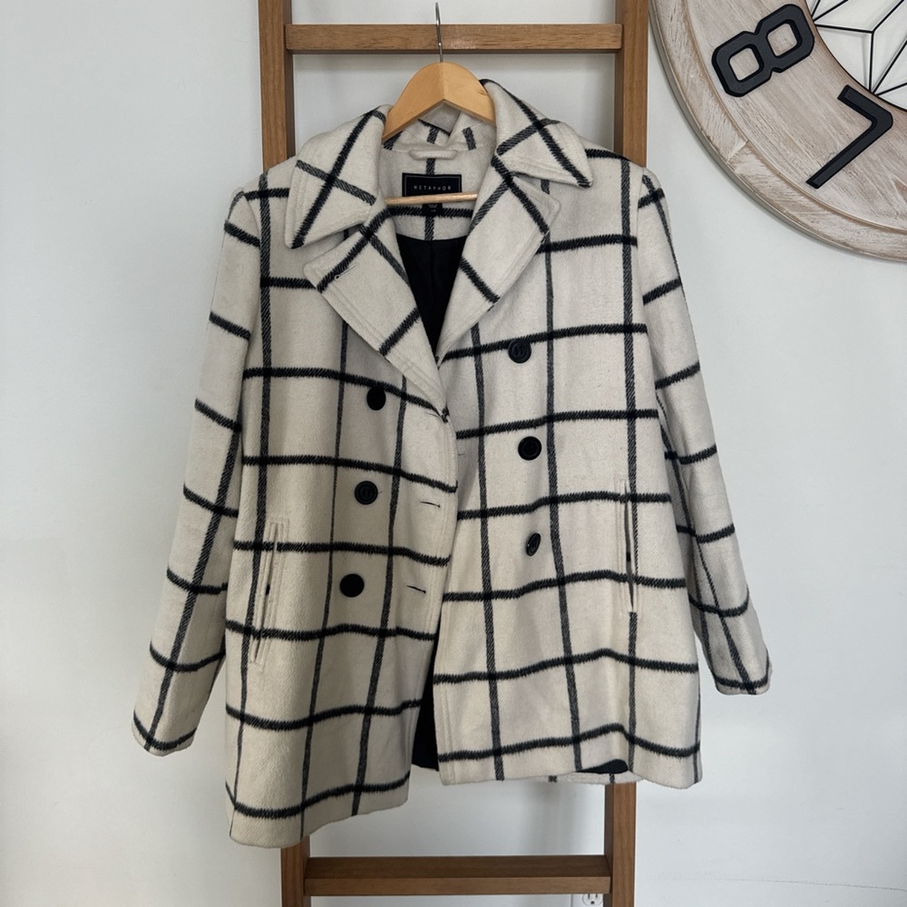 METAPHOR | Women’s Large Cream and black checked coat #checkedcoat